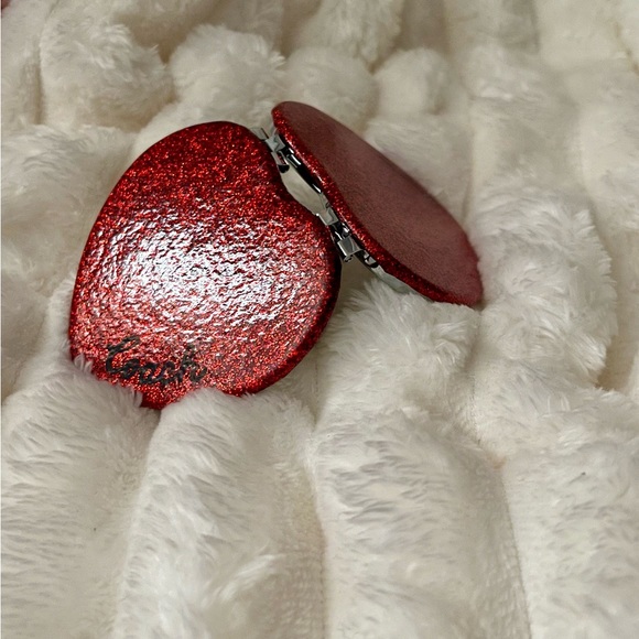 NEW Coach Wine Multi Glitter Heart Shaped Compact Mirror - Picture 12 of 16